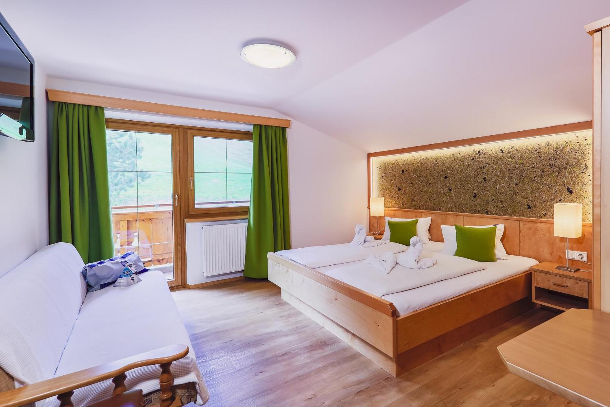 Panorama Hotel Guggenbichl - Inkl Sommerkarte, Einmaliger Eintritt Ins Tauern Spa & Bester Ausblick Ueber Kaprun Exterior photo