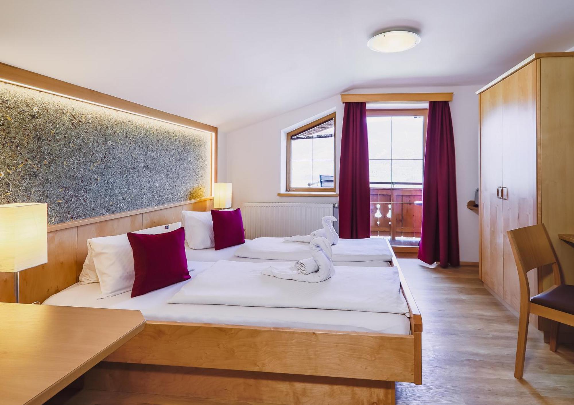 Panorama Hotel Guggenbichl - Inkl Sommerkarte, Einmaliger Eintritt Ins Tauern Spa & Bester Ausblick Ueber Kaprun Exterior photo