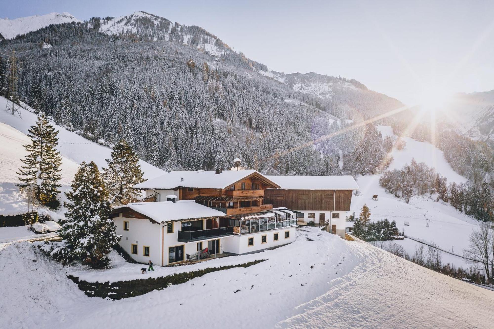 Panorama Hotel Guggenbichl - Inkl Sommerkarte, Einmaliger Eintritt Ins Tauern Spa & Bester Ausblick Ueber Kaprun Exterior photo