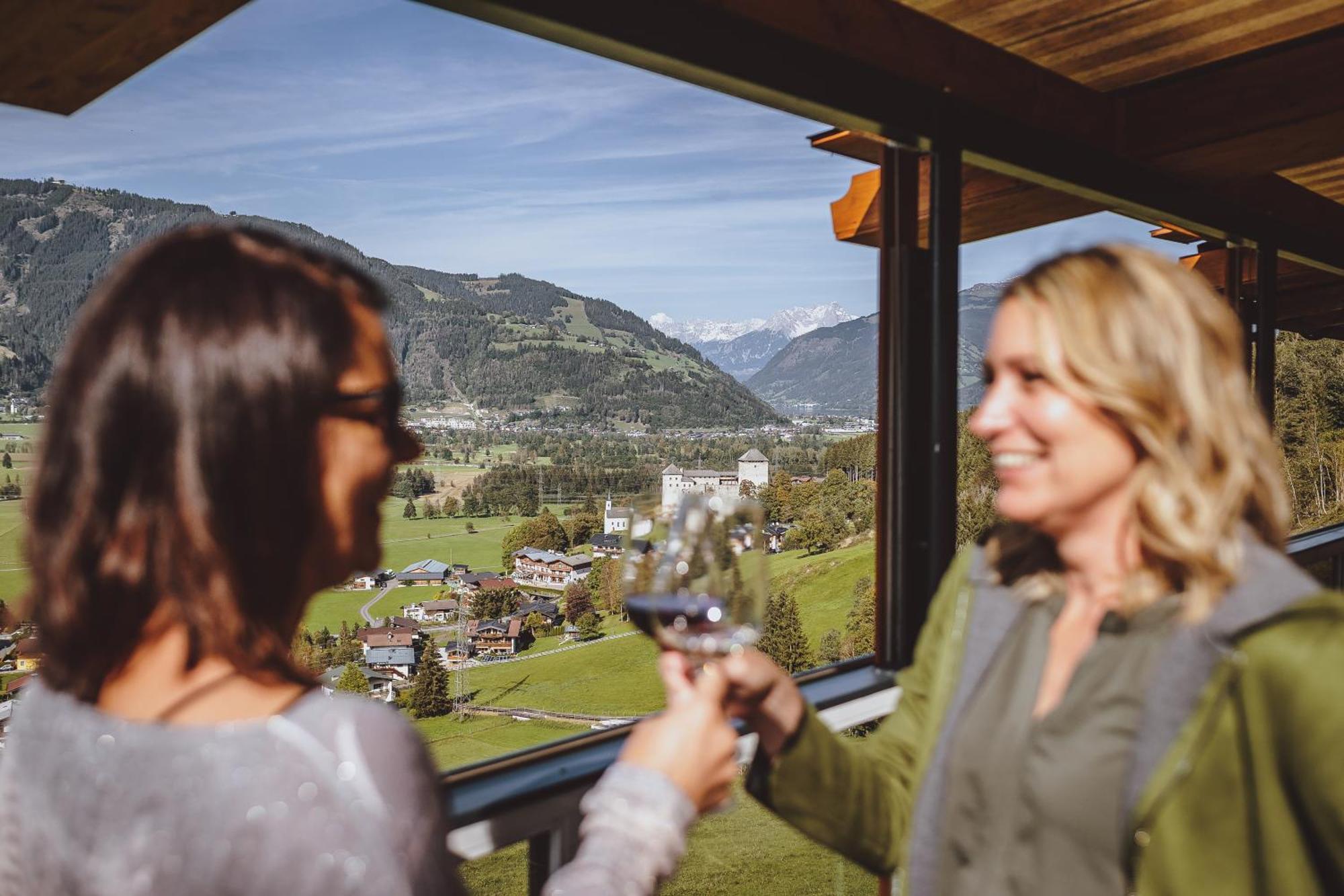 Panorama Hotel Guggenbichl - Inkl Sommerkarte, Einmaliger Eintritt Ins Tauern Spa & Bester Ausblick Ueber Kaprun Exterior photo