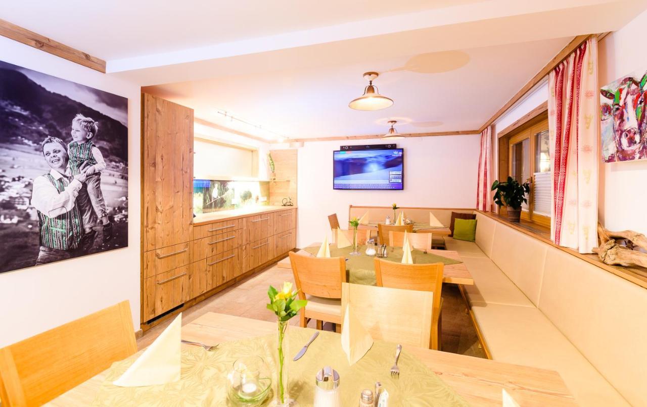 Panorama Hotel Guggenbichl - Inkl Sommerkarte, Einmaliger Eintritt Ins Tauern Spa & Bester Ausblick Ueber Kaprun Exterior photo