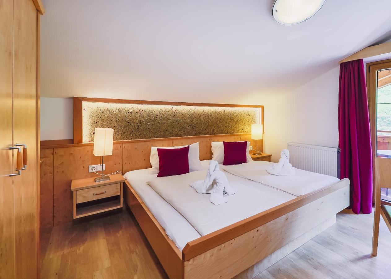 Panorama Hotel Guggenbichl - Inkl Sommerkarte, Einmaliger Eintritt Ins Tauern Spa & Bester Ausblick Ueber Kaprun Exterior photo